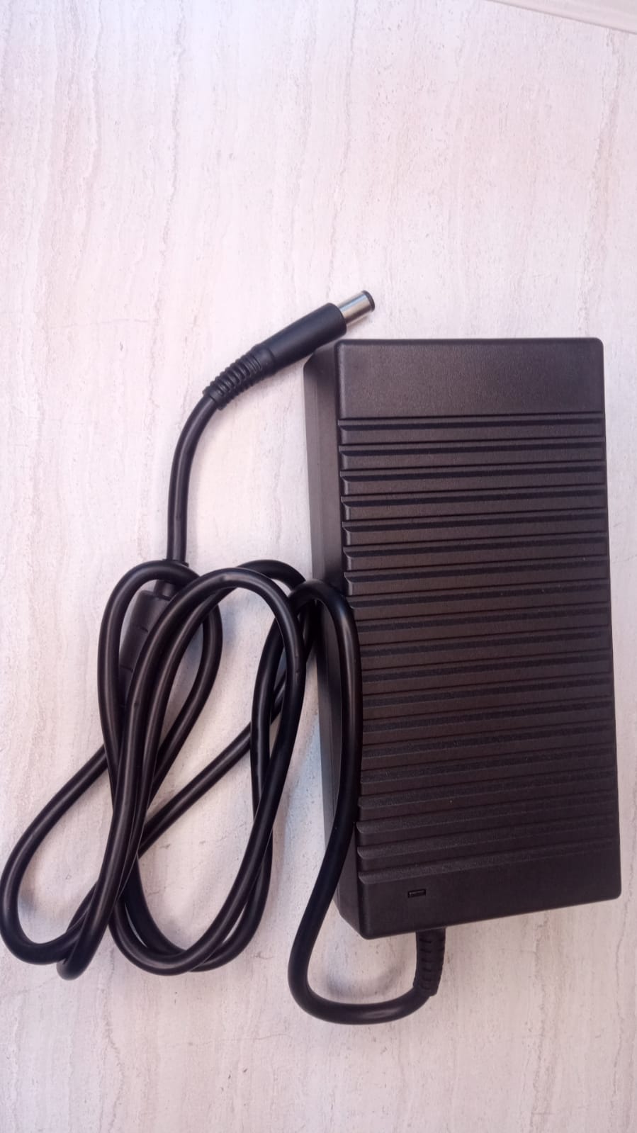CARGADOR DELL 19.5v 7.7 P.AGUJA 150 WATTS (00523)