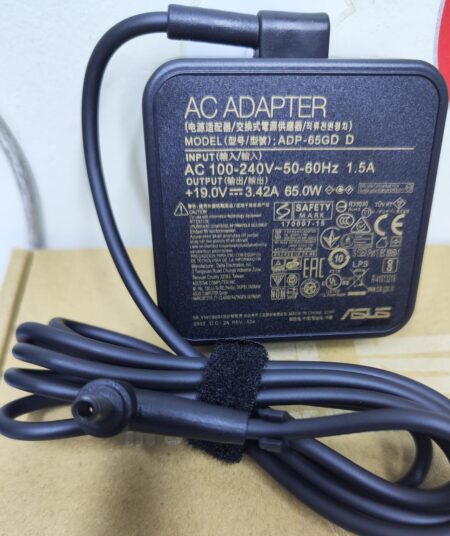 CARGADOR PREMIUM ASUS 19v 3.42 P.FINITA 65 WATTS CUADRADO MODERNO (03373)